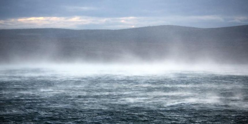 Orkanska bura podno Velebita otežava promet u većem dijelu Zadarske županije. Na refule je dostizala je udare i preko 200 km/h. Photo: Filip Brala/PIXSELL Orkanska bura podno Velebita otežava promet u većem dijelu Zadarske županije. Na refule je dostizala je udare i preko 200 km/h. Photo: Filip Brala/PIXSELL