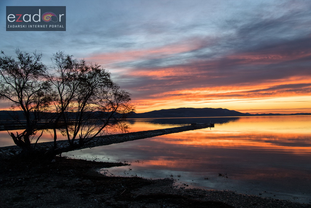 Zlatna nedjeljna zora na Vranskom jezeru
