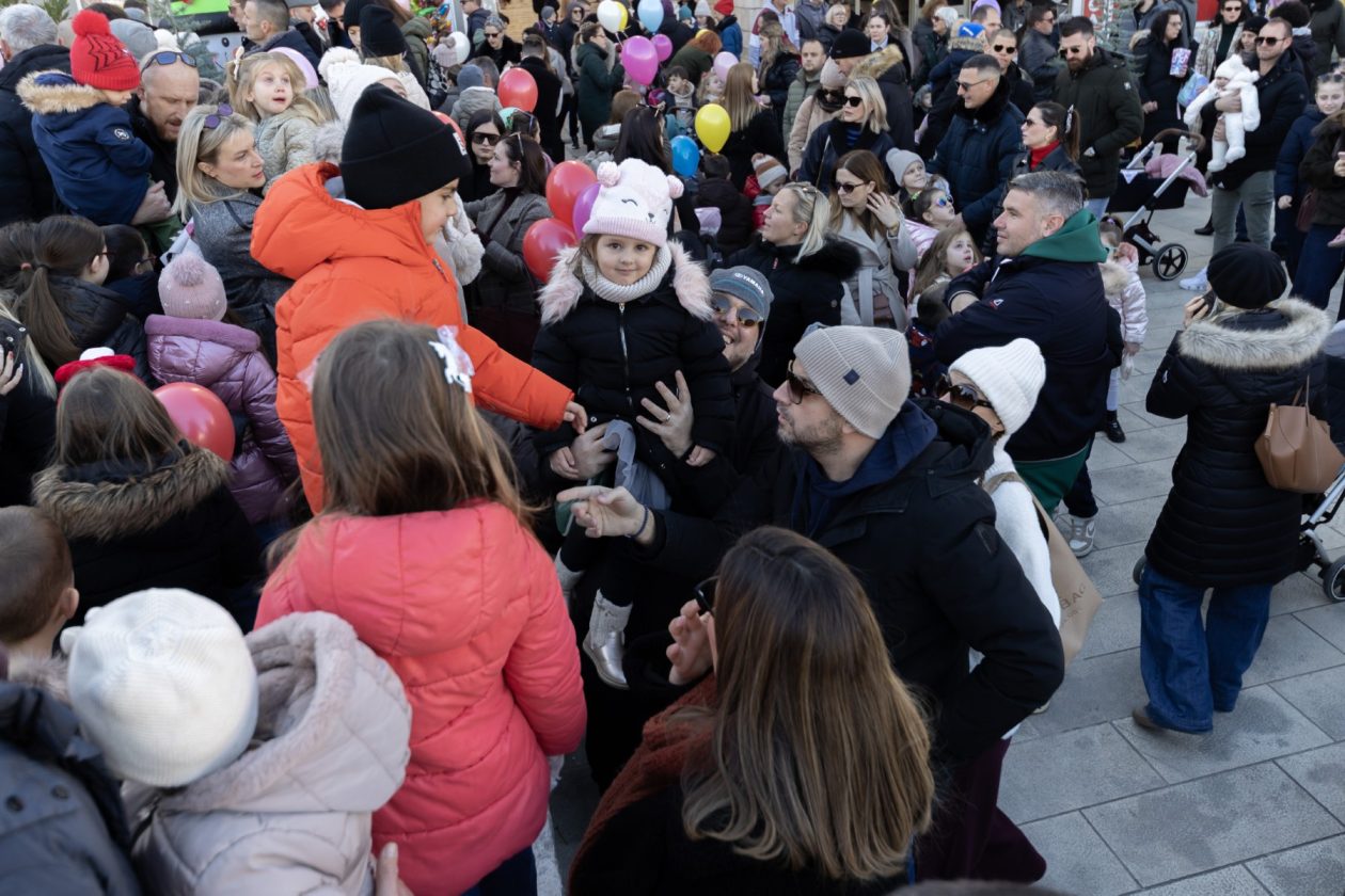 Dječji doček Nove godine na Božićnom gramofonu