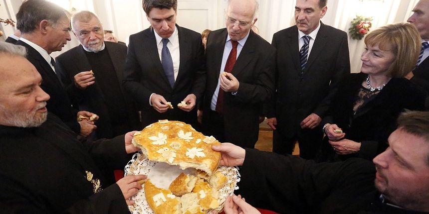 Zagreb, 030113. U HND-u se odrzao prijem Srpskog narodnog vijeca u povodu pravoslavnog Bozica.Na prijemu su bili mnogi politicki predstavnici politickog zivota Hrvatske,premjer Zoran Milanovic,predsjednik sabora Josip Leko,bivsi Hrvatski predsjednik Stipe Zagreb, 030113. U HND-u se odrzao prijem Srpskog narodnog vijeca u povodu pravoslavnog Bozica.Na prijemu su bili mnogi politicki predstavnici politickog zivota Hrvatske,premjer Zoran Milanovic,predsjednik sabora Josip Leko,bivsi Hrvatski predsjednik Stipe