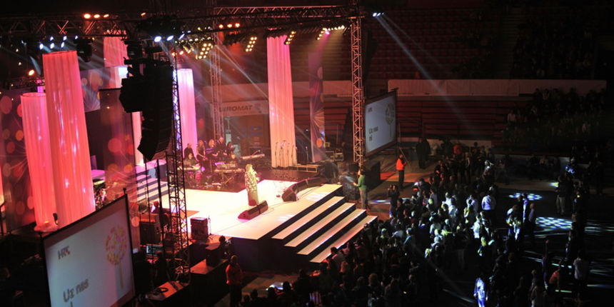 Zagreb, 270213,
KC Drazen Petrovic.
Humanitarni koncert za pomoc osobama s autizmom Mali dom za velike ljude na kojem nastupaju izvodjaci Hit Recordsa . Akcijom se prikuplja novac za preuredjenje bivseg djecjeg vrtica u Dubravi u dom za odrasle s autizmom