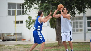 U povodu blagdana Kraljice Mira u Stanovima odigrana utakimica između veterana KK Zadar i Stanova, Foto: Iva Perinčić U povodu blagdana Kraljice Mira u Stanovima odigrana utakimica između veterana KK Zadar i Stanova, Foto: Iva Perinčić