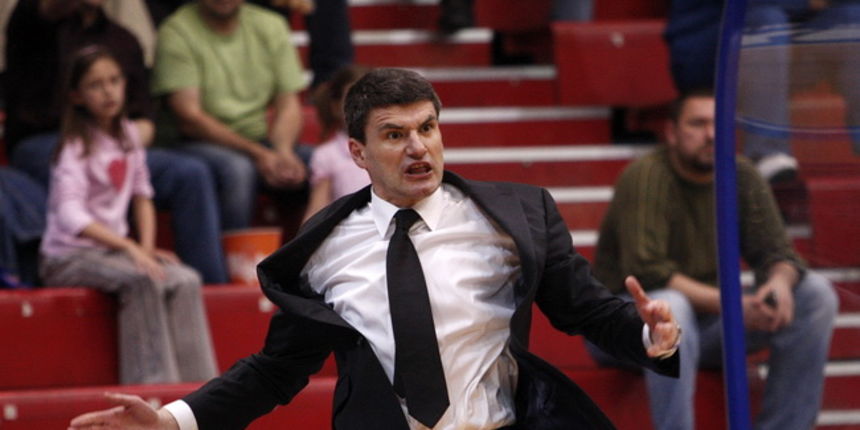 Zagreb, 120510. 13. kolo kosarkaske Lige za prvaka, utakmica Cibona – Zadar u kosarkaskom centru “Drazen Petrovic”. Na slici trener Cibone Velimir Perasovic. Foto: Dragan Matic / Cropix Zagreb, 120510. 13. kolo kosarkaske Lige za prvaka, utakmica Cibona – Zadar u kosarkaskom centru “Drazen Petrovic”. Na slici trener Cibone Velimir Perasovic. Foto: Dragan Matic / Cropix
