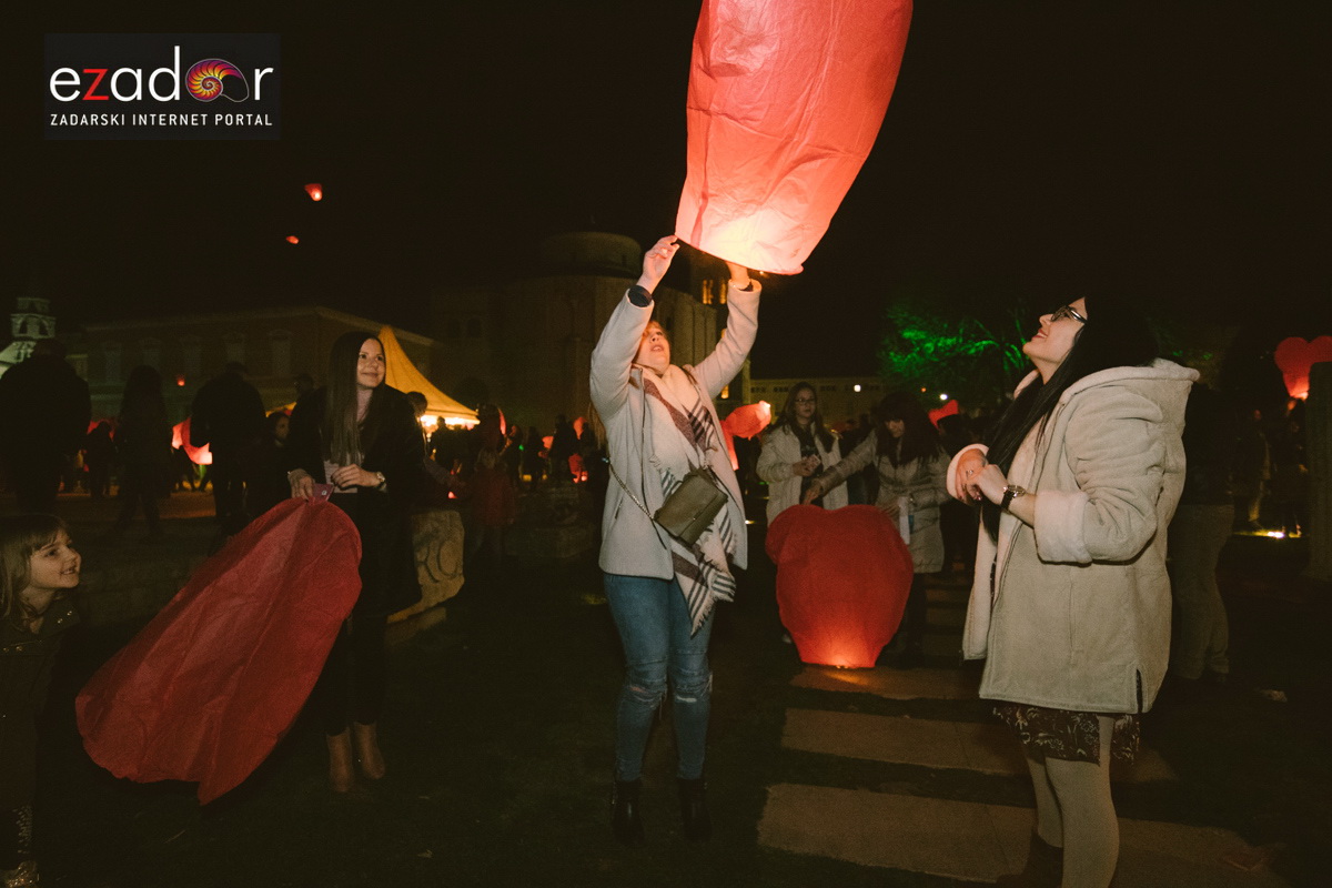 Humanitarni svjetlosni spektakl “Zaželi ljubav 2018.” @ Forum
