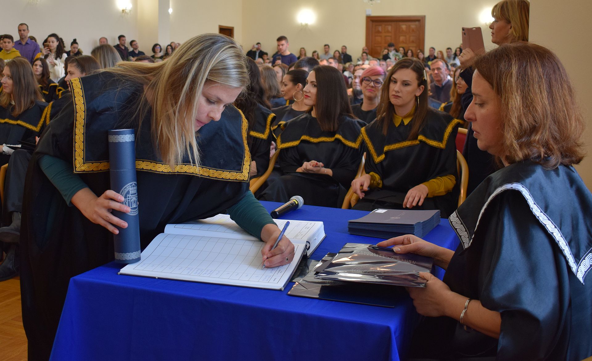 Na Sveučilištu u Zadru promovirano 160 magistrica i magistara Na Sveučilištu u Zadru promovirano 160 magistrica i magistara