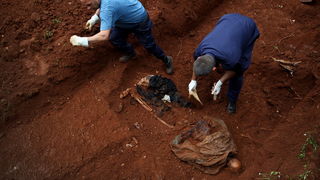Zadar, 020513.
Gradsko groblje. 
Ministarstvo branitelja je na Gradskom groblju u Zadru predstavilo rezultate ekshumacije posmrtnih ostataka zrtava srpske nacionalnosti koje su stradale u Domovinskom ratu 1995. godine. 
Foto: Jure Miskovic / CROPIX