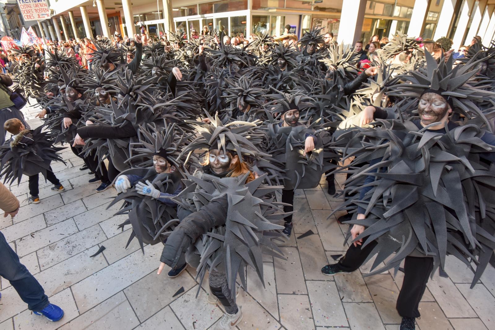 Zadarski karneval 2018: Povorka maškaranih skupina gradskim ulicama Zadarski karneval 2018: Povorka maškaranih skupina gradskim ulicama