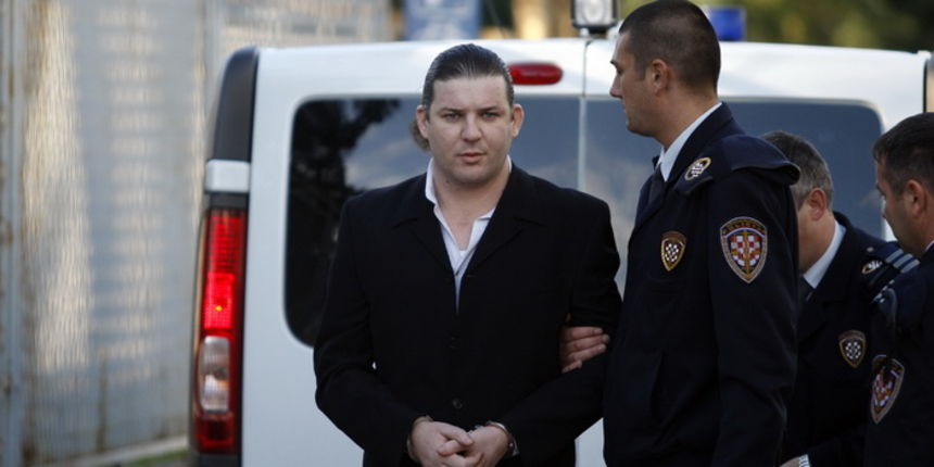 Zadar, 221010.
Zlatko Lisica doveden je iz zadarskog pritvora na Zupanijski sud gdje mu pocinje sudjenja zbog iznude. Sudjenje je zatvoreno za javnost.
Foto: Jure Miskovic / CROPIX