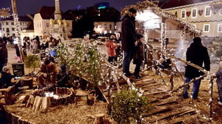 Zagreb, 221212.
Kaptol.
Zajednica Cenacolo vec 13 godina ispred Katedrale na Kaptolu u bozicno vrijeme priredjuje Zive jaslice.
Na fotografiji: detalj sa priredbe.
Foto: Admir Buljubasic / CROPIX Zagreb, 221212.
Kaptol.
Zajednica Cenacolo vec 13 godina ispred Katedrale na Kaptolu u bozicno vrijeme priredjuje Zive jaslice.
Na fotografiji: detalj sa priredbe.
Foto: Admir Buljubasic / CROPIX