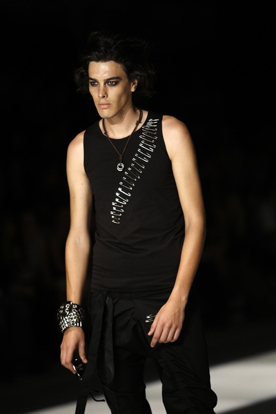 Zagreb, 250909.
U staroj tvornici Zagrepcanka od 24.09.-26.09. odrzava se modna revija Dove Fashion.hr.
Modna revija: Stjepan Cuka.
Foto: Dragan Matic / Cropix