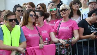 Građani prosvjedom pokušavaju spriječiti ovrhu nad sedmogodišnjim Cesareom Građani prosvjedom pokušavaju spriječiti ovrhu nad sedmogodišnjim Cesareom