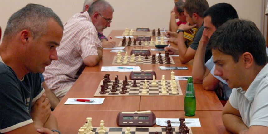 Sibenik, 290909.
Hoteli Solaris.
Sahovsko prvenstvo RH, nastup Sahovskog kluba Sibenik.
Na slici: susret protiv Djakova.
Foto: Niksa Stipanicev / CROPIX Sibenik, 290909.
Hoteli Solaris.
Sahovsko prvenstvo RH, nastup Sahovskog kluba Sibenik.
Na slici: susret protiv Djakova.
Foto: Niksa Stipanicev / CROPIX