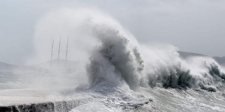 Zadar, 260812
Olujno nevrijeme sa jakim zapadnim vjetrom zahvatilo je u ranim popodnevnim satima zadarsko podrucje na radost brojnih turista i Zadrana koji su uzivali u prekrasnim prizorima, ali isto tako i na nesrecu mnogih nauticara kojima je ovakva olu Zadar, 260812
Olujno nevrijeme sa jakim zapadnim vjetrom zahvatilo je u ranim popodnevnim satima zadarsko podrucje na radost brojnih turista i Zadrana koji su uzivali u prekrasnim prizorima, ali isto tako i na nesrecu mnogih nauticara kojima je ovakva olu