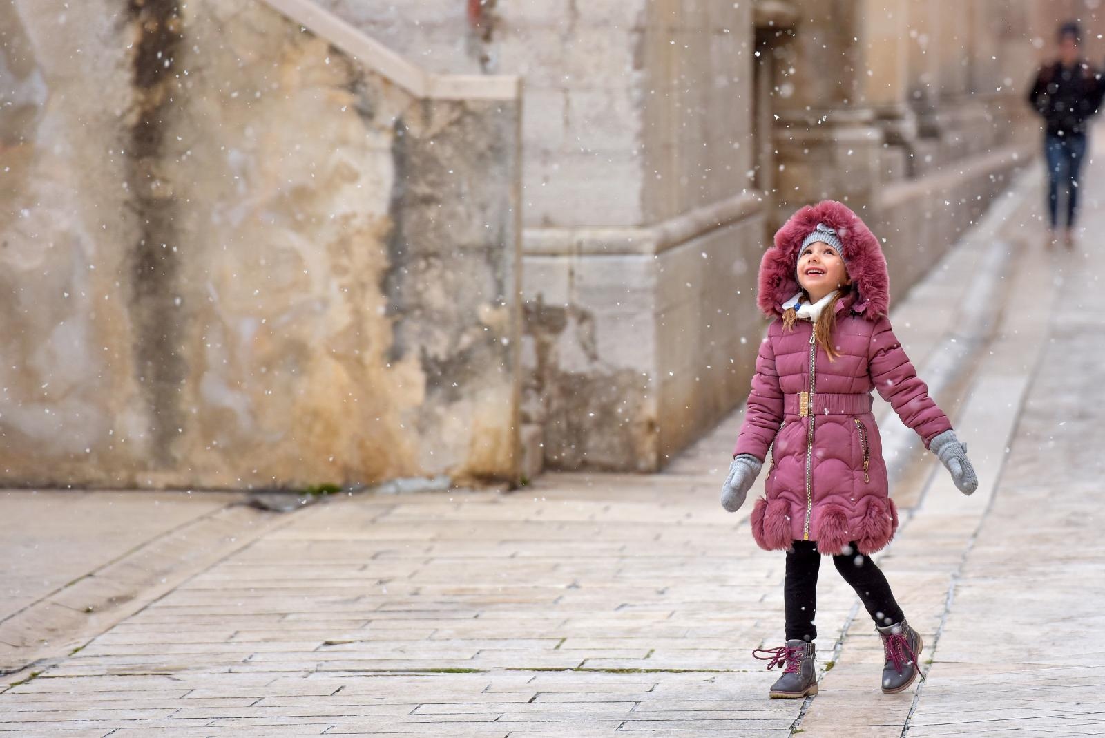Prve snježne pahulje u Zadru