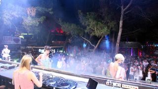 Plaza Zrce, prvi dan Allure Music festivala koji se odrzava u klubu Kalypso. Na Allure Music festivalu sve DJ-ice, plesacice, hostese su iskljucivo zene sto ga cini posebno od svih drugih festivala koji se odrzavaju na Zrcu. Photo: Luka Stanzl/PIXSELL Plaza Zrce, prvi dan Allure Music festivala koji se odrzava u klubu Kalypso. Na Allure Music festivalu sve DJ-ice, plesacice, hostese su iskljucivo zene sto ga cini posebno od svih drugih festivala koji se odrzavaju na Zrcu. Photo: Luka Stanzl/PIXSELL