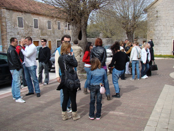 Humanitani uskrsni konvoj Zadar – Oklaj