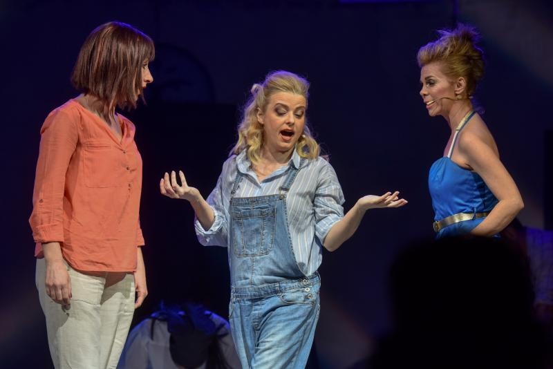 Mjuzikl Mamma Mia kazališza Komedija u dvorani Krešimir Ćosić