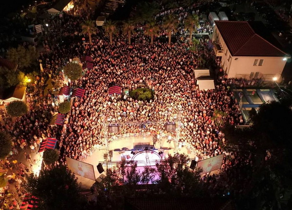 Virska noć 2016: Jelena Rozga i spektakularni vatromet za 25 tisuća fanova. Foto: Virski list