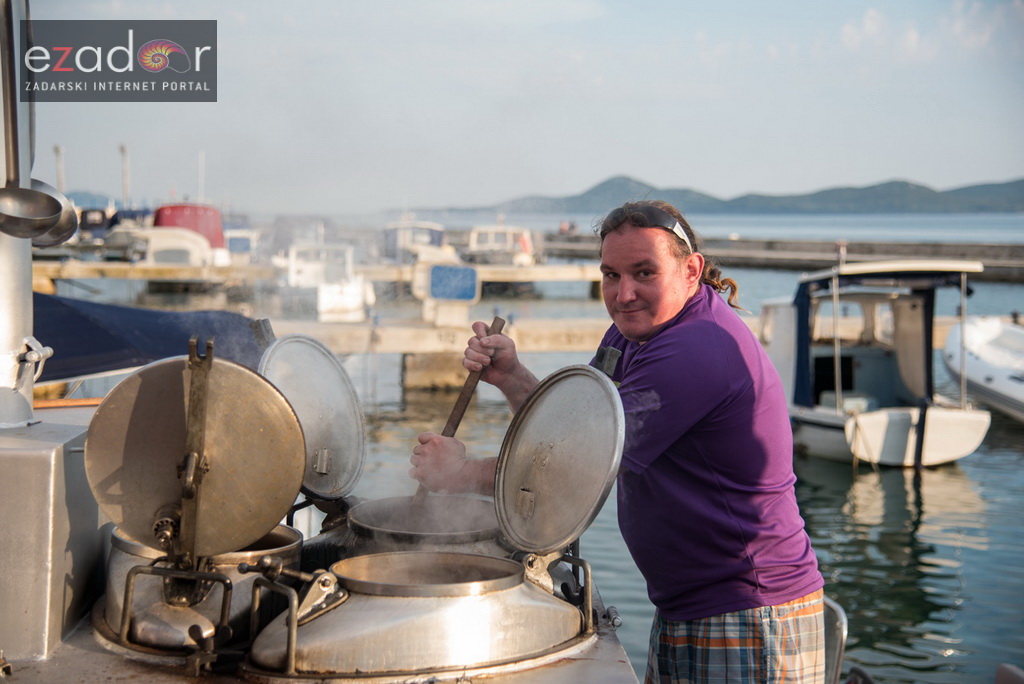 Otvoren 12. biogradski Gastro stol Otvoren 12. biogradski Gastro stol