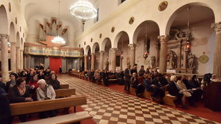 Upaljene prve adventske svijeće u crkvi sv. Šime i na Trgu Petra Zoranića