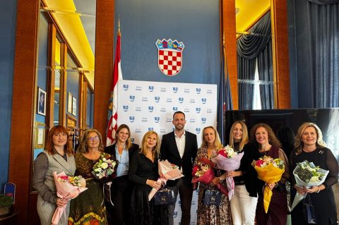 Nagrađene učiteljice kod gradonačelnika Erlića