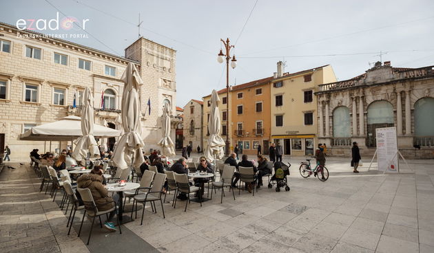Đir po gradu, ponedjeljak 5. veljače 2018. Narodni trg, Lovre, kafić, oblačno