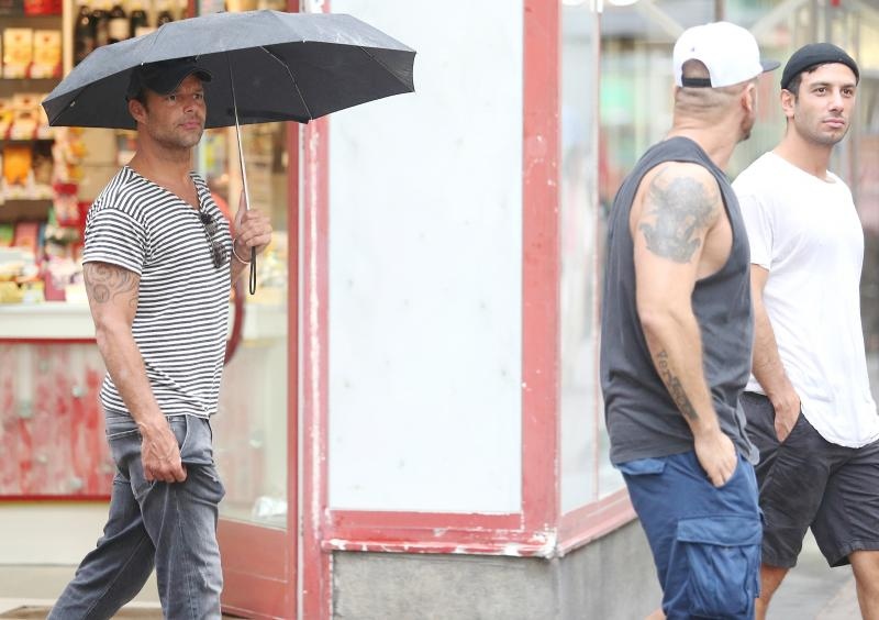 Zagreb: Ricky Martin prošetao gradom u društvu partnera Jwana i Viktora Drage Zagreb: Ricky Martin prošetao gradom u društvu partnera Jwana i Viktora Drage