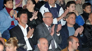 Zadar, 211112
Dvorana Jazine.
Humanitarni koncert za obitelj Vukic iz zadarskih arbanasa koja ce, ukoliko se ne skupe potrebna sredstva, uskoro biti delozirana iz svog doma.
Na fotografiji: u srednjem redu s lijeva na desno Zeljko Dilber (najbolji prijat Zadar, 211112
Dvorana Jazine.
Humanitarni koncert za obitelj Vukic iz zadarskih arbanasa koja ce, ukoliko se ne skupe potrebna sredstva, uskoro biti delozirana iz svog doma.
Na fotografiji: u srednjem redu s lijeva na desno Zeljko Dilber (najbolji prijat