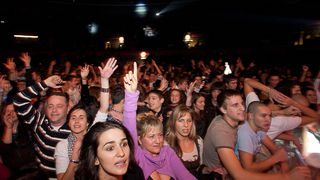 Karlovacko live: Halid Beslic i Crvena jabuka u dvorani Kresimir Cosic u Zadru, Foto: Leo Banic Karlovacko live: Halid Beslic i Crvena jabuka u dvorani Kresimir Cosic u Zadru, Foto: Leo Banic