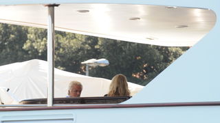 Zadar, 240811.
Modra pedesetmetarska jahta TM Blue One u vlasnistvu talijanskog modnog kreatora Garavani Valentina napustila je Zadar nakon sto je dva dana bila usidrena u zadarskoj luci. Jahta poznatog svjetskog dizajnera stigla je u Zadar iz Telasice. J