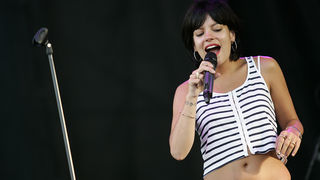 Zagreb, 240609.
Prva vecer T-mobile IN Music Festivala koji se odrzava na Jarunu na dvije pozornice. Kao zvijezde prve veceri najavljeni su Lilly Allen, Kraftwerk, Franz Ferdinand na T-mobile stageu i Rokia Traore na Nokia stageu. 
Na slici: Lilly Allen.