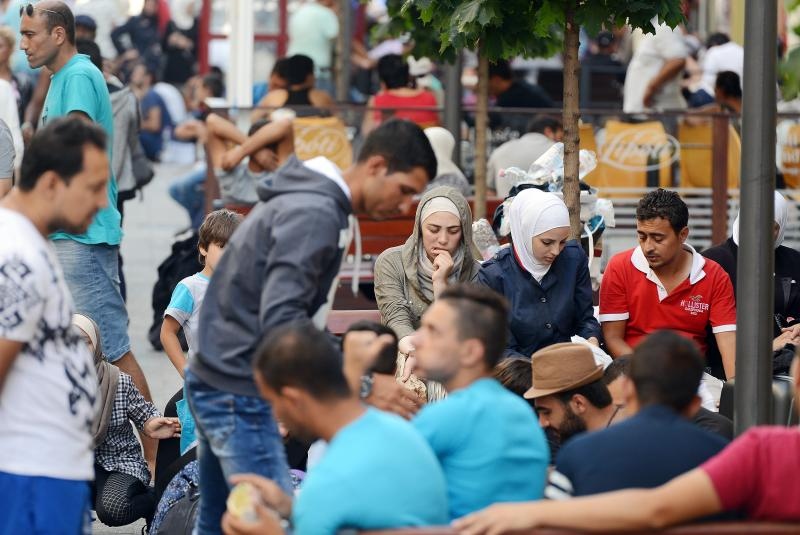 Izbjeglice i imigranti na željezničkom kolodvoru Keleti ulicama Budimpešte, Photo: Marko Jurinec/PIXSELL Izbjeglice i imigranti na željezničkom kolodvoru Keleti ulicama Budimpešte, Photo: Marko Jurinec/PIXSELL