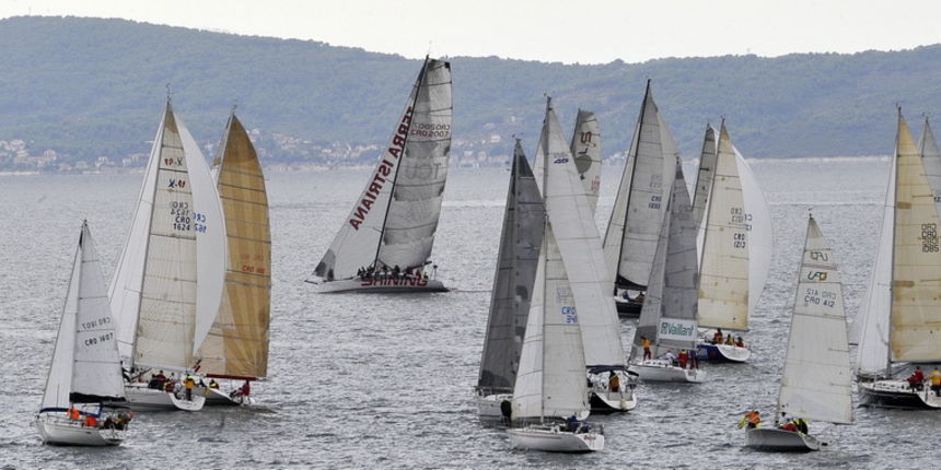 Split, 260910.
Ovog vikenda (zbog nevremena u subotu start regate je odgoden za nedjelju ) JK “Labud” organizira skoro pa jubilarnu 79. Mrdujsku regatu. Najve Split, 260910.
Ovog vikenda (zbog nevremena u subotu start regate je odgoden za nedjelju ) JK “Labud” organizira skoro pa jubilarnu 79. Mrdujsku regatu. Najve