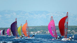 Zadar, 080711.
Svjetsko juniorsko prvenstvo u jedrenju 07.-15.srpnja 2011.
ISAF 2011.
U organizaciji jedrlicarskog kluba Uskok iz Zadra odrzava se svjetsko juniorsko prvenstvo u jedrenju za klase SL 16, 420, 29er, Laser i RS-X. Na prvenstvu se natjece 350 Zadar, 080711.
Svjetsko juniorsko prvenstvo u jedrenju 07.-15.srpnja 2011.
ISAF 2011.
U organizaciji jedrlicarskog kluba Uskok iz Zadra odrzava se svjetsko juniorsko prvenstvo u jedrenju za klase SL 16, 420, 29er, Laser i RS-X. Na prvenstvu se natjece 350