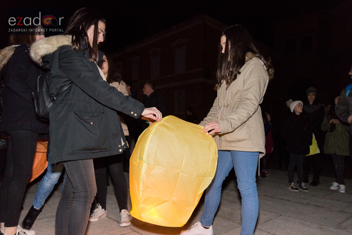 Humanitarni svjetlosni spektakl “Zaželi ljubav” na zadarskom Forumu, 18. veljače 2017. Humanitarni svjetlosni spektakl “Zaželi ljubav” na zadarskom Forumu, 18. veljače 2017.