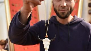 U Domu branitelja poceo 14. HAND MADE FEST – Festival rucnih izrada, mastovitosti i dizajna. I ove se godine u svih 5 dvorana Doma branitelja, 200-ak izlagaca, od kojih i 20% muskaraca, tri dana promice i promovira jedinstvene vrijednosti rucnih izrada, p U Domu branitelja poceo 14. HAND MADE FEST – Festival rucnih izrada, mastovitosti i dizajna. I ove se godine u svih 5 dvorana Doma branitelja, 200-ak izlagaca, od kojih i 20% muskaraca, tri dana promice i promovira jedinstvene vrijednosti rucnih izrada, p