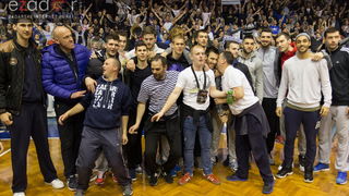 Humanitarno gledanje utakmice Zadar-Cibona (85-84) u Jazinama Humanitarno gledanje utakmice Zadar-Cibona (85-84) u Jazinama