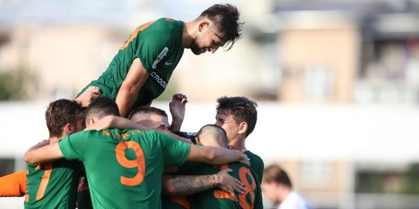Stadion Kranjceviceva, Zagreb – UEFA Europska liga, 2. pretkolo, Lokomotiva – ROPS Rovaniemi. Slavlje Lokomotive nakon pogotla Ivana Fiolica. Photo: Igor Soban/PIXSELL Stadion Kranjceviceva, Zagreb – UEFA Europska liga, 2. pretkolo, Lokomotiva – ROPS Rovaniemi. Slavlje Lokomotive nakon pogotla Ivana Fiolica. Photo: Igor Soban/PIXSELL