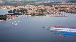 Krila Oluje i Red Arrows preletjeli iznad Zadarskog kanala