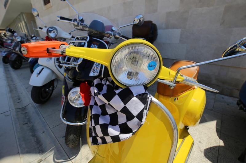 Vespaši izložili “ljubimce” ispred crkve sv. Donata, foto: Filip Brala/PIXSELL Vespaši izložili “ljubimce” ispred crkve sv. Donata, foto: Filip Brala/PIXSELL