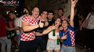 Čudesna noć: Velika fešta ulicama Zadra nakon plasmana Vatrenih u finale SP Čudesna noć: Velika fešta ulicama Zadra nakon plasmana Vatrenih u finale SP