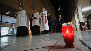 Procesija Velikog petka, 6. travnja 2012. (foto:Saša Čuka) Procesija Velikog petka, 6. travnja 2012. (foto:Saša Čuka)