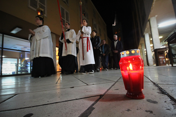 Procesija Velikog petka, 6. travnja 2012. (foto:Saša Čuka) Procesija Velikog petka, 6. travnja 2012. (foto:Saša Čuka)