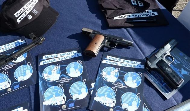 manje oružja, manje tragedija