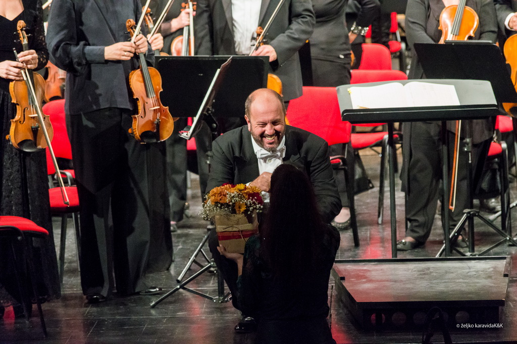 Simfonijski orkestar HRT-a pod ravnjanjem Enrica Dinda otvorio koncertnu sezonu u Zadru Simfonijski orkestar HRT-a pod ravnjanjem Enrica Dinda otvorio koncertnu sezonu u Zadru