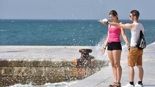 Guštanje u jugu na zadarskoj rivi 15. rujna 2015. Foto: Dino Stanin/PIXSELL