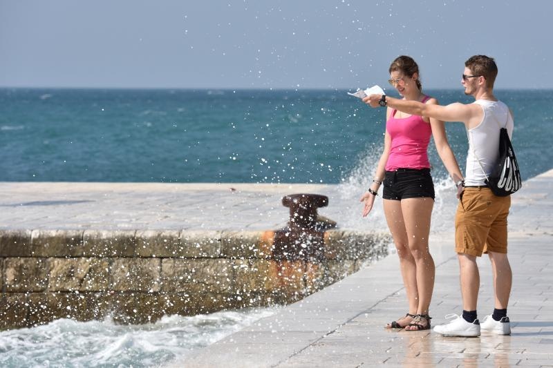 Guštanje u jugu na zadarskoj rivi 15. rujna 2015. Foto: Dino Stanin/PIXSELL