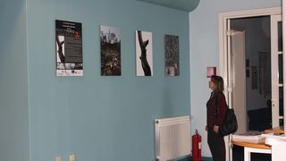 U Gradskoj knjižnici otvorena izložba “Crna šuma” Damira Hoyke