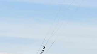 Jaka bura pružila je prigodu nekolicini kitesurfera da pokažu svoje umjeće na ninskoj plaži.  Photo: Dino Stanin/PIXSELL