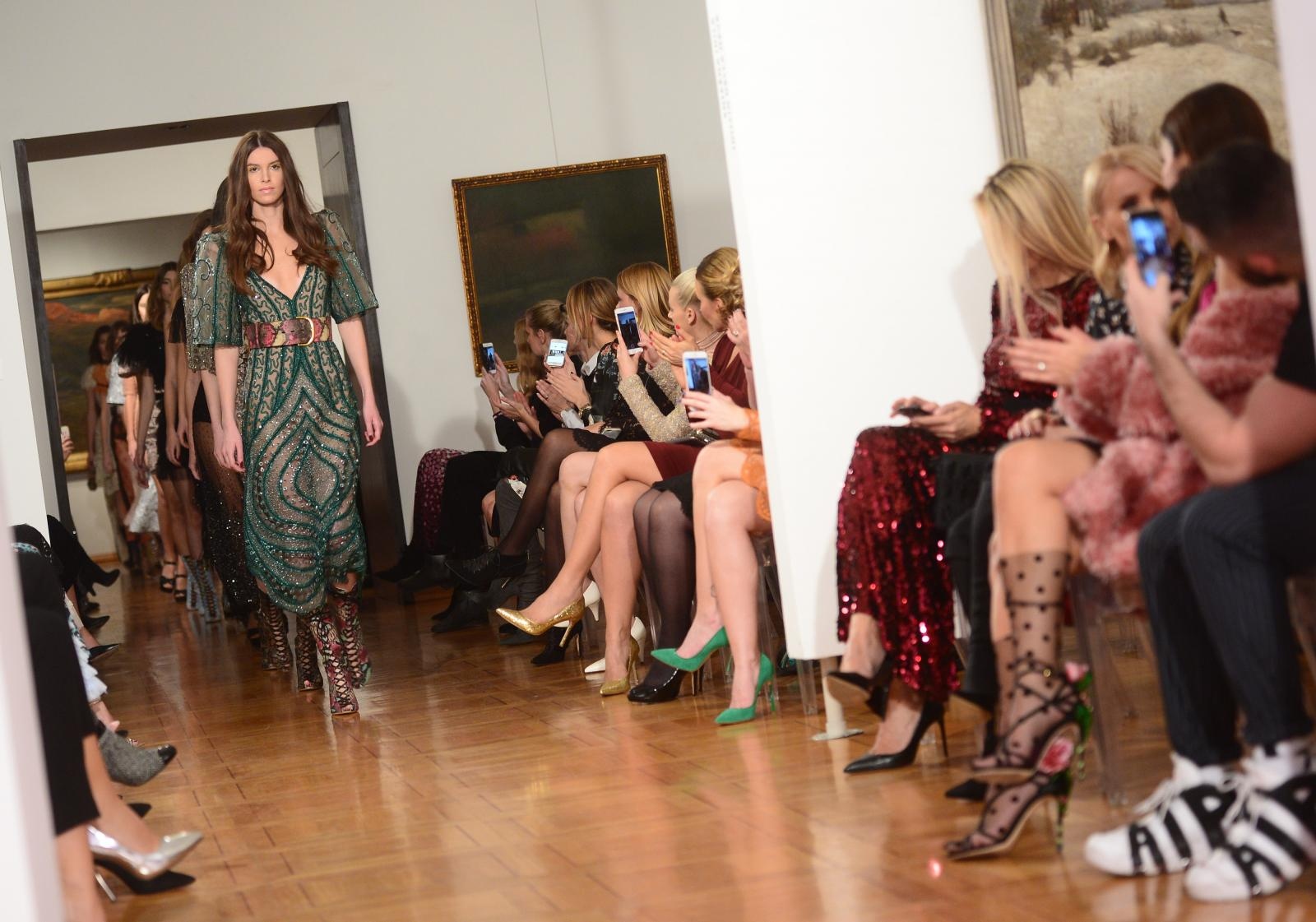 Modna revija “Lei Lou” Aleksandre Dojčinović u Modernoj galeriji